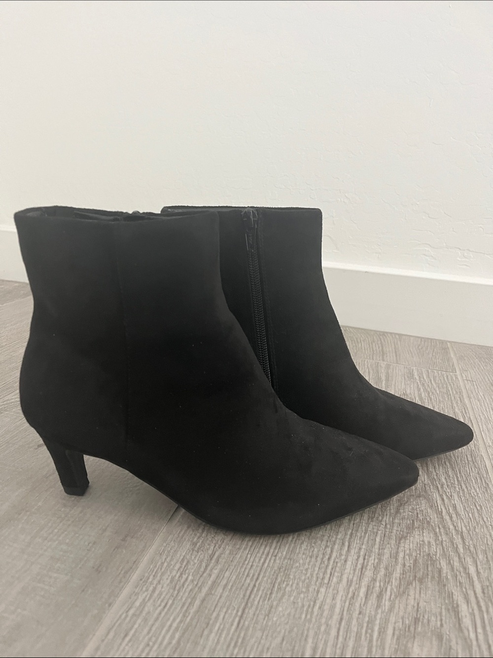 Universal Thread Co. Black Suede Pointed-Toe Ankle Boots - Size 7.5